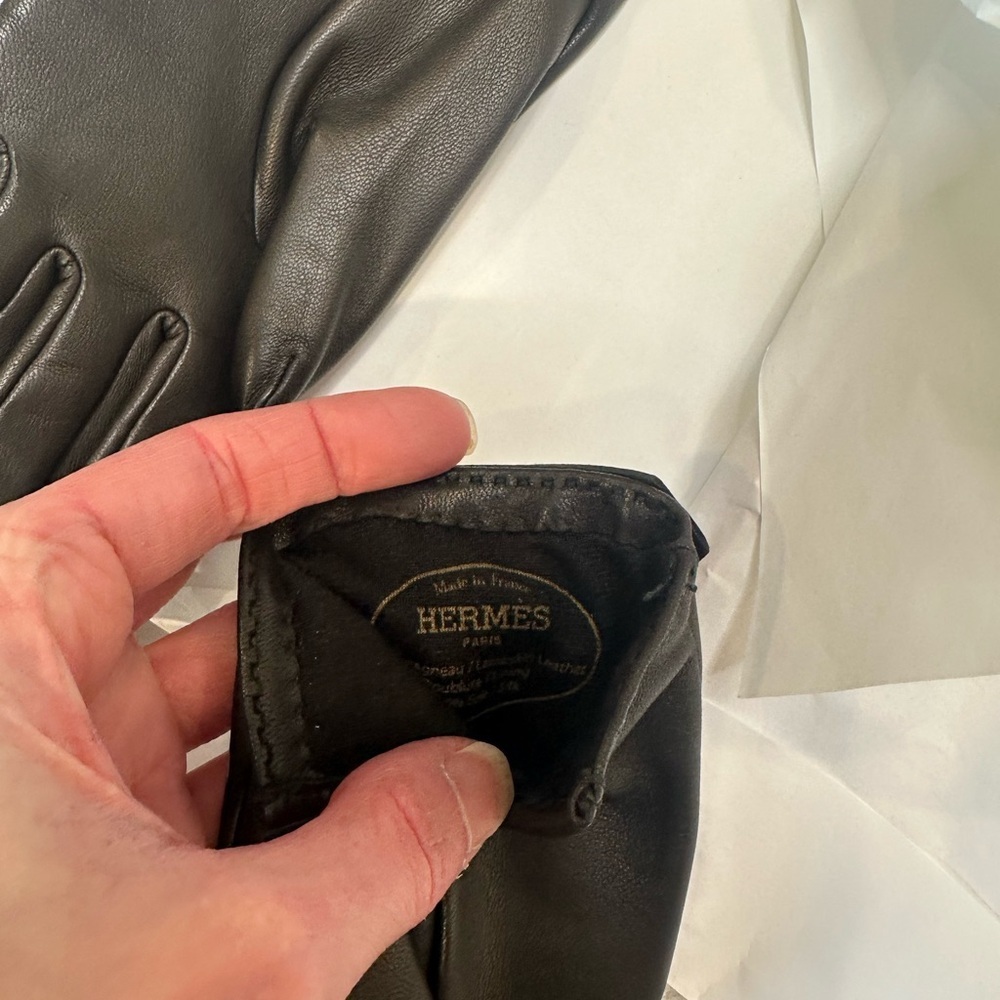 Hermes Soya Gloves in black with gold hardware size 70 - Picture 8 of 10